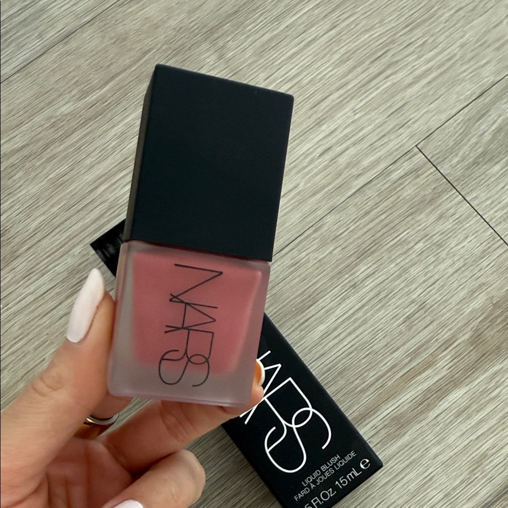 NARS Liquid Blush in Dolce Vita - Picture 3 of 3